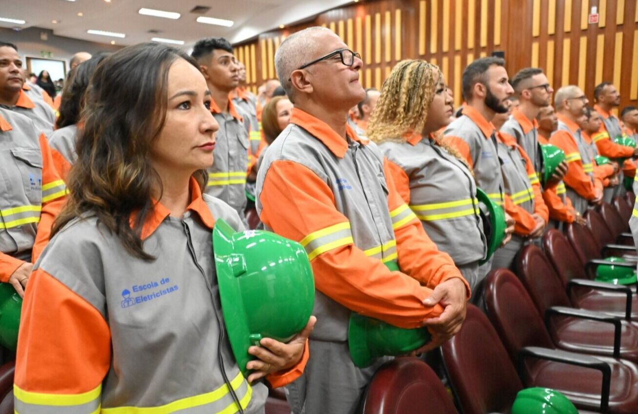 Formatura gratuita da Escola de Eletricistas de Catalão prepara profissionais para o mercado de trabalho