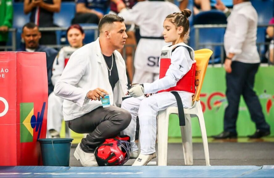 Atleta catalana de 11 anos representa o Brasil no Mundial Cadete de Taekwondo em Dubai