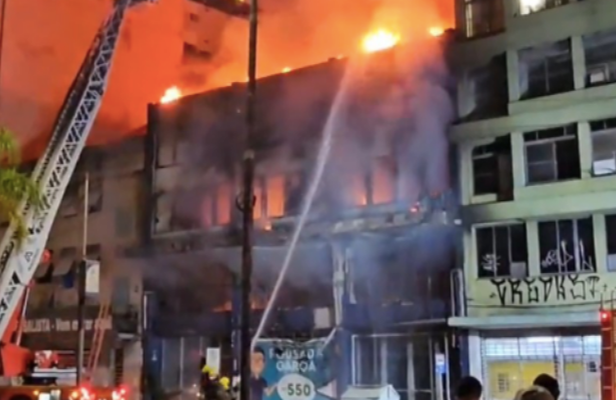 Incêndio em pousada de Porto Alegre deixa 9 mortos