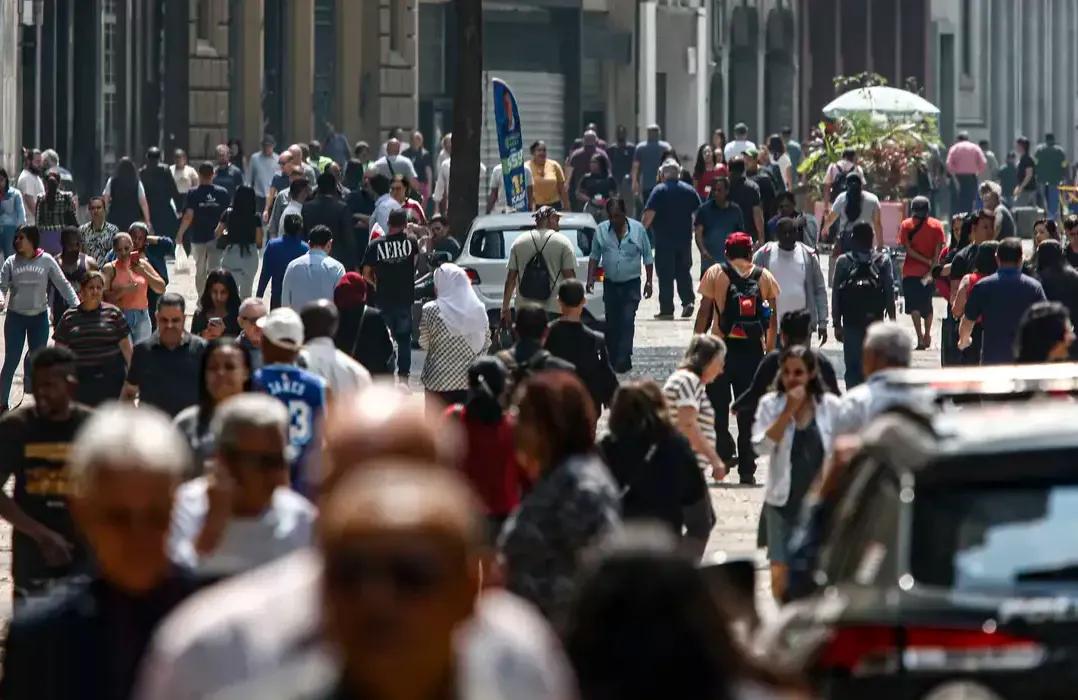 Desemprego atinge menor nível histórico no Brasil e mercado de trabalho registra novos recordes