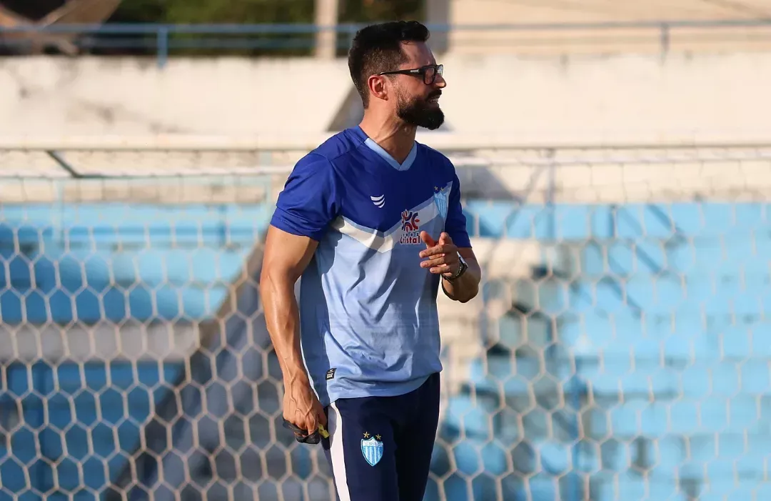 Técnico do Crac Luan Carlos destaca diferenças entre CRAC e Goiânia em entrevista ao DM