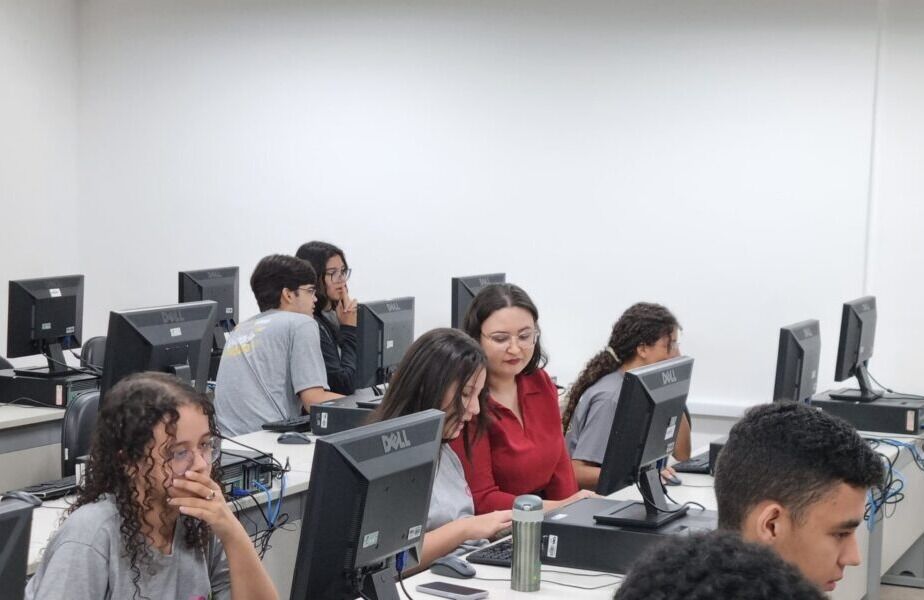 Jovens de Catalão têm a chance de aprender robótica de graça