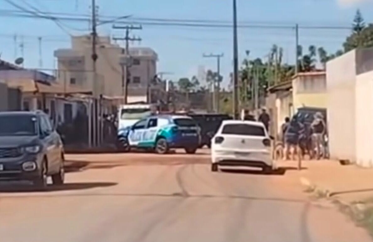 Quatro homens são mortos a tiros em Formosa, polícia apura possível cobrança de dívida e participação de PM da reserva.