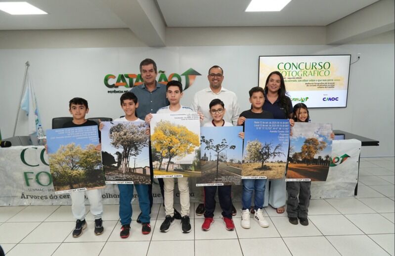 Estudantes de Catalão são premiados por retratar árvores do Cerrado.
