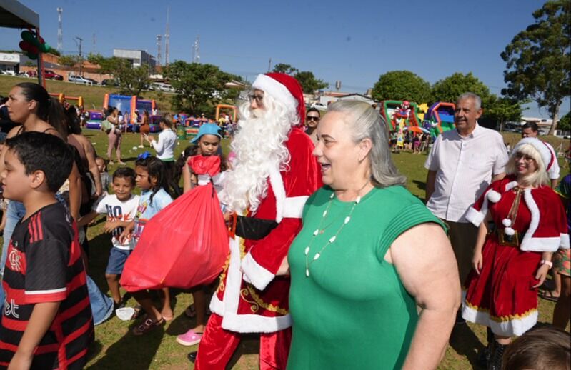Mais de 5 mil crianças participam de tarde festiva e recebem brinquedos no evento Sonhos de Natal em Catalão