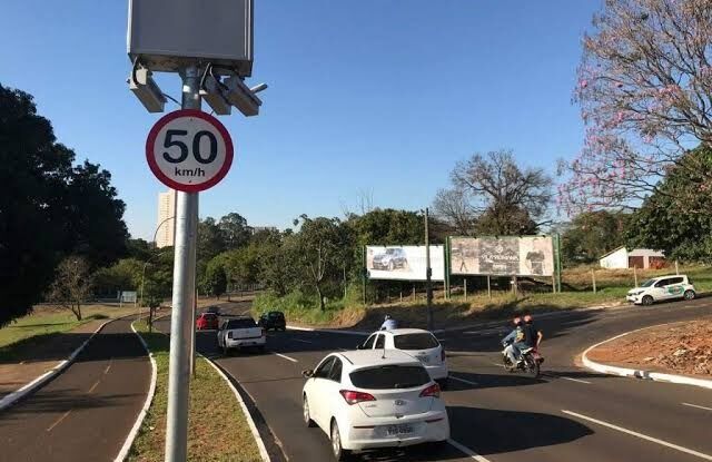 Não adianta mais apenas reduzir perto do radar, novo radar mede a velocidade por trecho