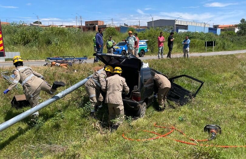 Em média 10 postes são derrubados  por dia em Goiás, afirma Equatorial