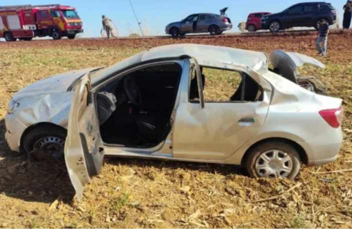 Motorista cochila, carro capota e grávida morre a caminho de velório na GO-174, em Goiás