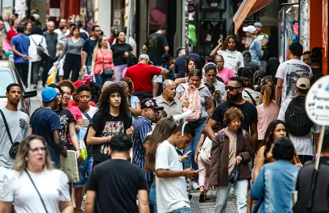 Endividamento no Brasil atinge 73,1 milhões de pessoas, segundo Serasa