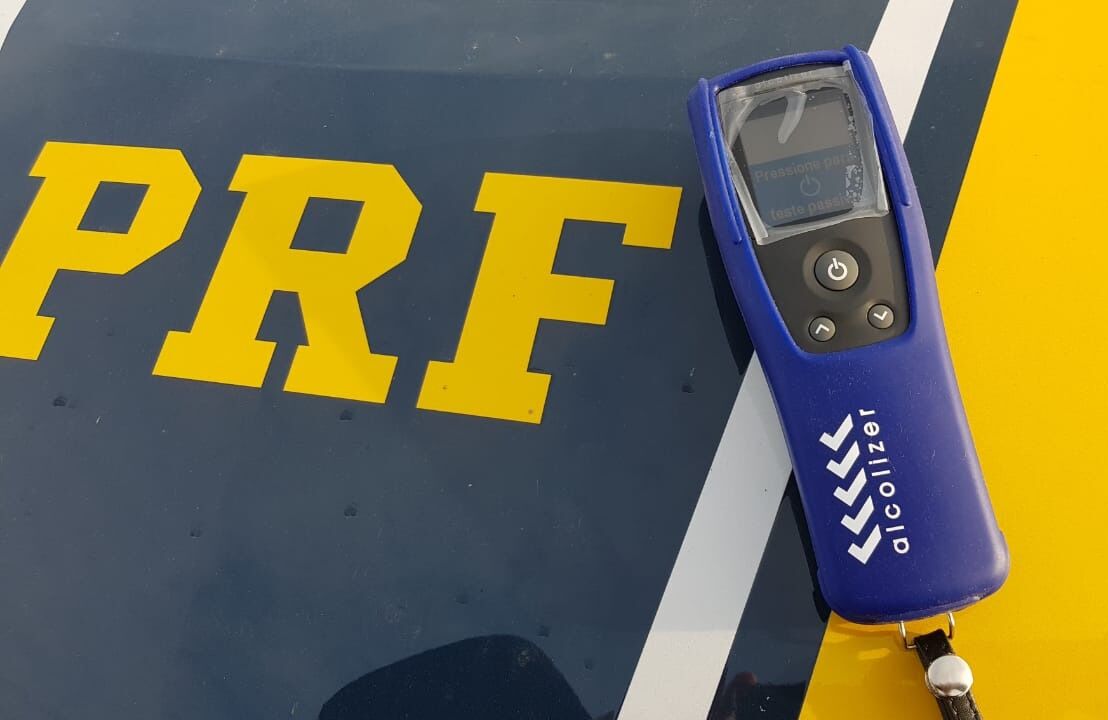 PRF realiza operação de fiscalização durante festa às margens da BR-050 em Catalão.